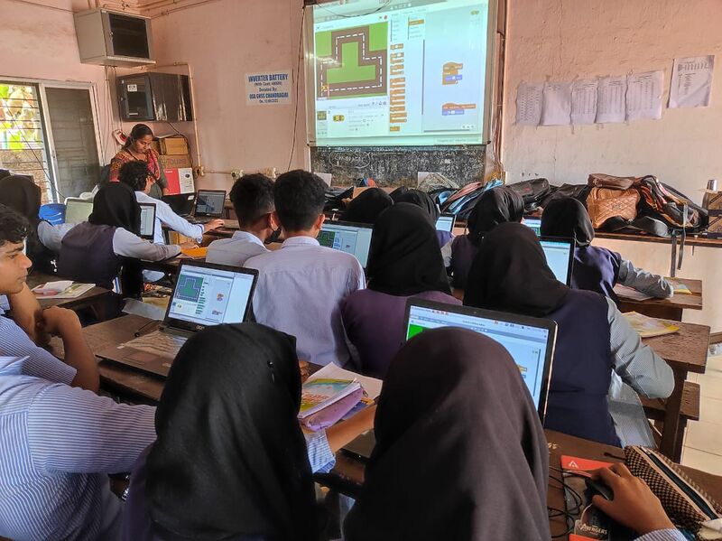 പ്രമാണം:11050 hightech lab2.jpeg