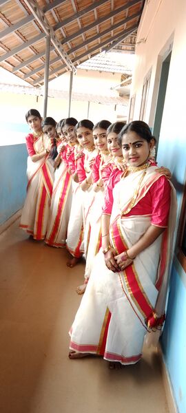 പ്രമാണം:15253 SCHOOL KALOTHSAVAM4.jpg