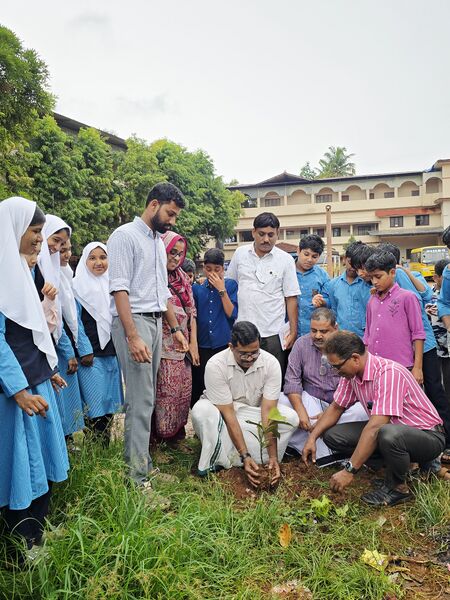 പ്രമാണം:16042 paristhithidinam26 3.jpg