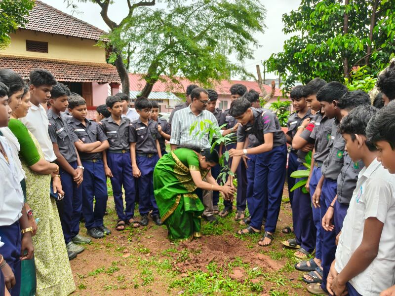 പ്രമാണം:22002evday2.jpeg