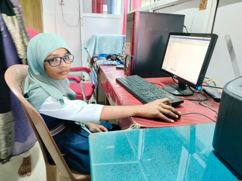 പ്രമാണം:22267 computer room.jpg