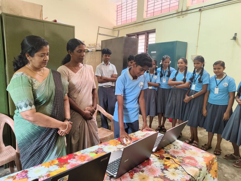 പ്രമാണം:26002 software installation fest.jpeg