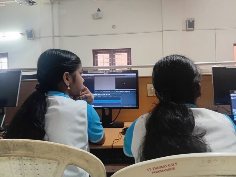 പ്രമാണം:26078- lk summer camp- videoediting-2025.jpg