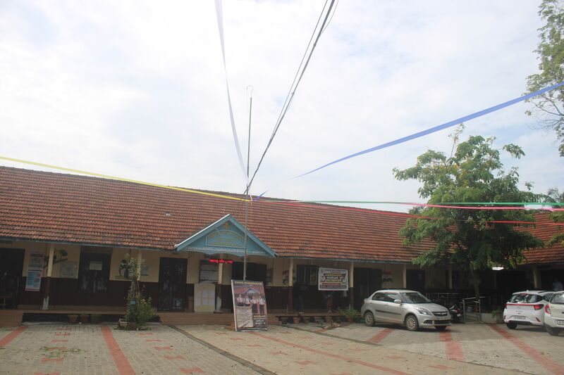 പ്രമാണം:33051 schoolbuilding.JPG
