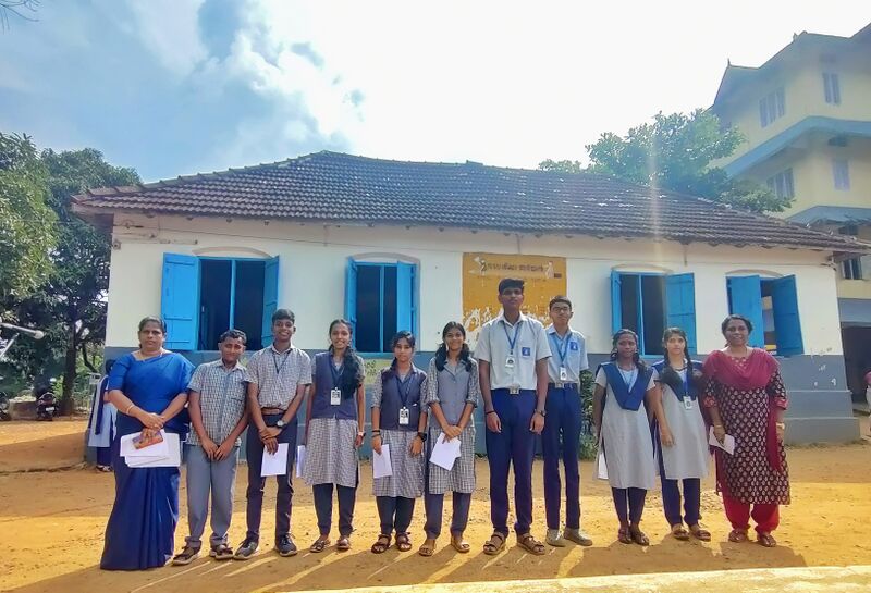 പ്രമാണം:37001 school election 1.jpg