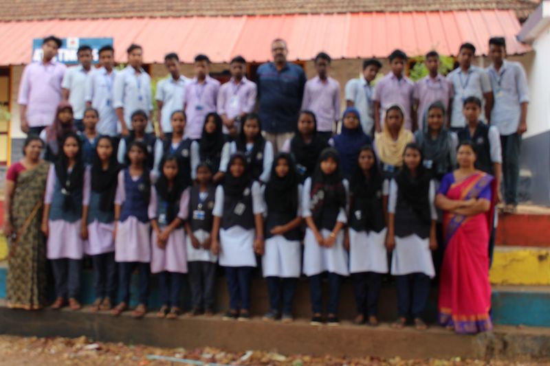 പ്രമാണം:39006-little kites.JPG