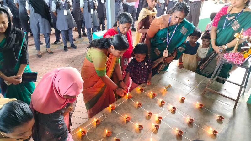 പ്രമാണം:43069 Vayana dinam 2.jpg