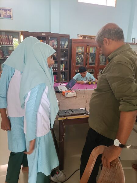 പ്രമാണം:47068 ROBOTICS5.jpg