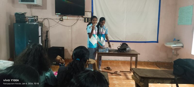 പ്രമാണം:Robotics class4.jpg