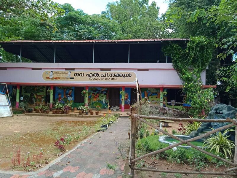പ്രമാണം:School2.resized.jpg
