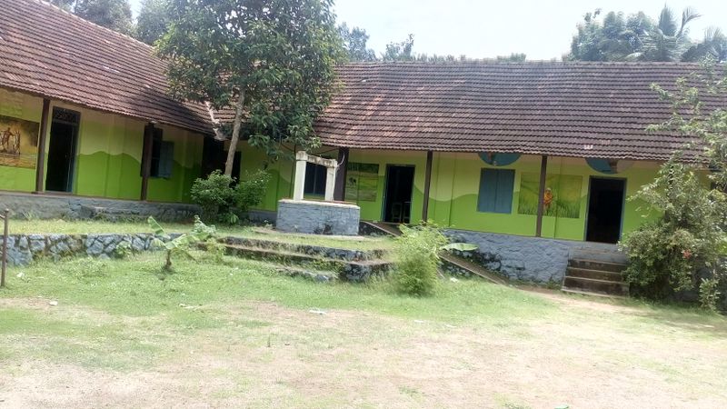 പ്രമാണം:School 119.jpg