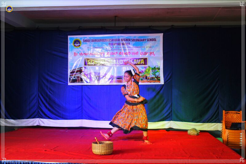 പ്രമാണം:11051SCHOOLKALOTHSAVA20244.jpg