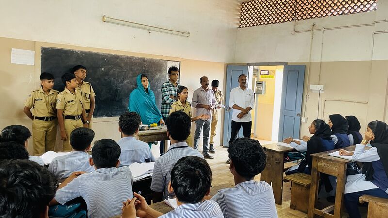 പ്രമാണം:11053 clean campus.jpg