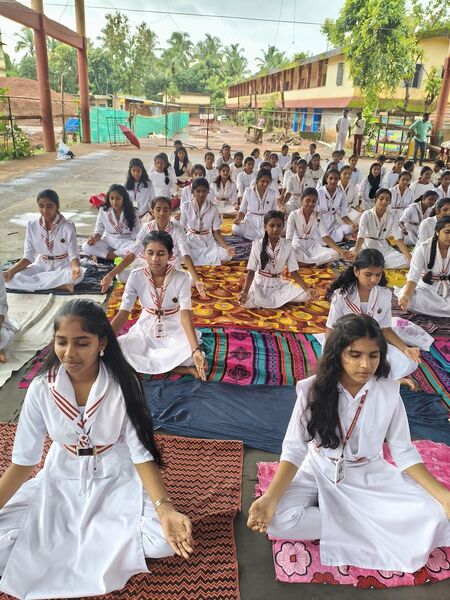 പ്രമാണം:12018 yogaday1.jpg