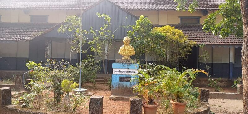 പ്രമാണം:12034 GANDHI.jpeg