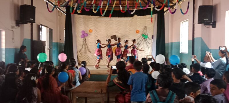 പ്രമാണം:15253 praveshanothsavam.jpg