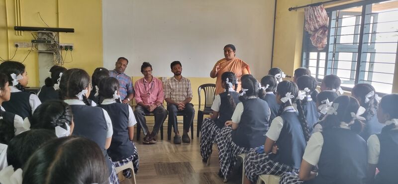 പ്രമാണം:17014-LK Pre camp.jpg