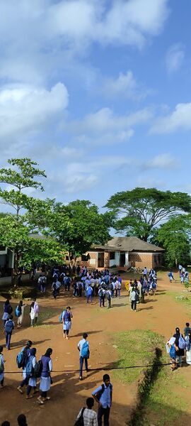 പ്രമാണം:19066 school premises.jpg