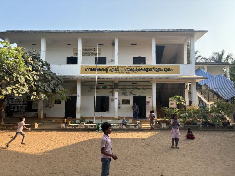 പ്രമാണം:19660-school.jpeg