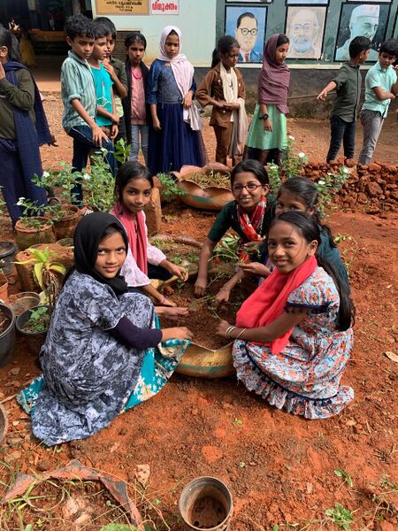 പ്രമാണം:19808-poonthotta nirmmanam (2).jpeg