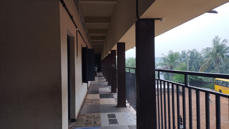 പ്രമാണം:1988 Corridor.jpg