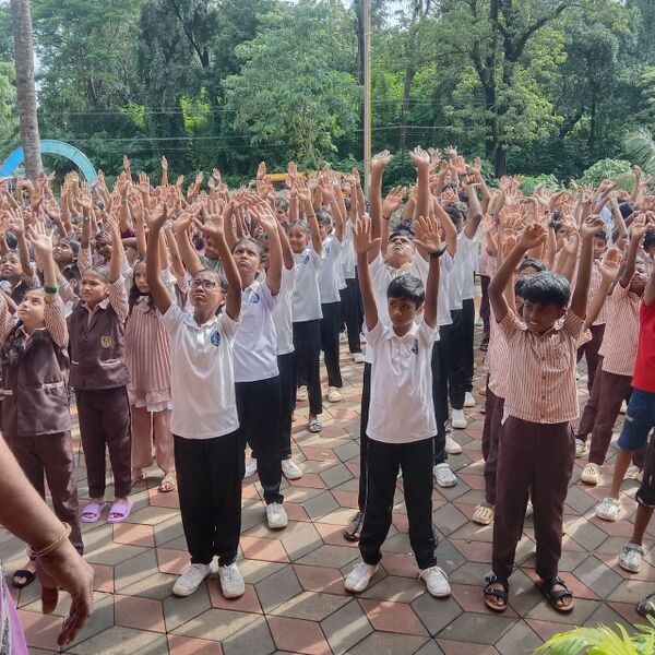 പ്രമാണം:22058 yogaday 2025.jpg