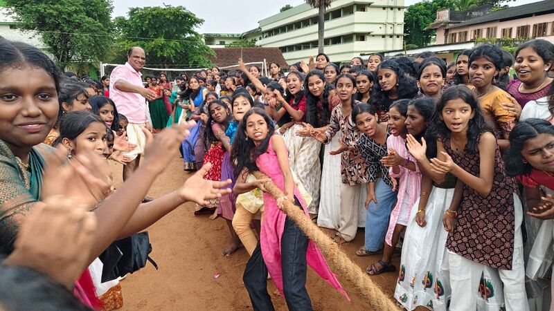 പ്രമാണം:34024 poovili 2025 26 1.jpg