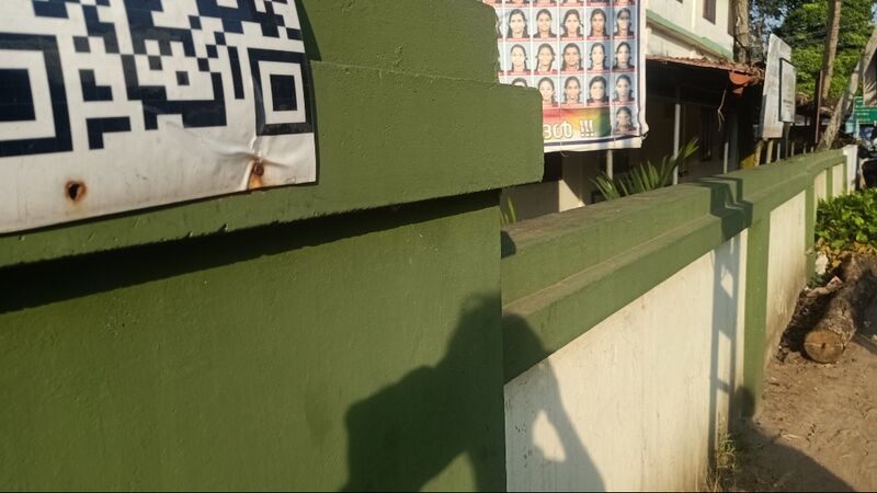 പ്രമാണം:34024 sCHOOL wALL.jpg