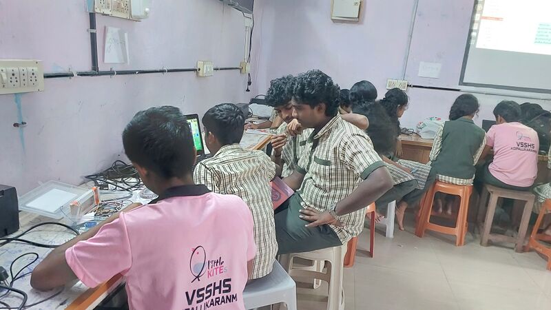 പ്രമാണം:36055 robo.jpg