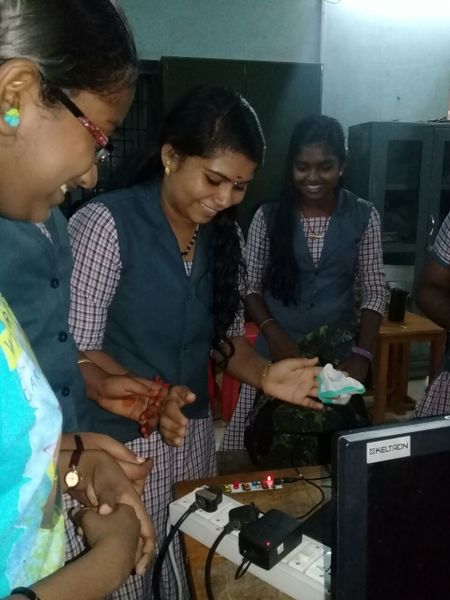 പ്രമാണം:41081kuttykoottam training1.jpg