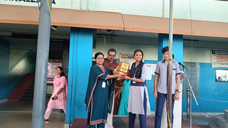 പ്രമാണം:42071 SCHOOL KALAOLSAVAM 3.jpg