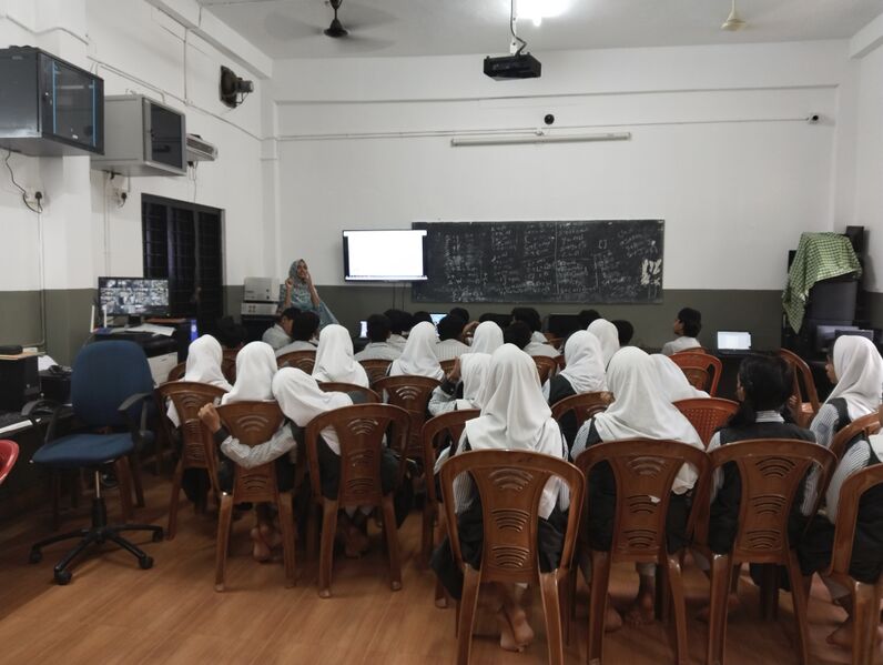 പ്രമാണം:47099-IT Lab.jpg