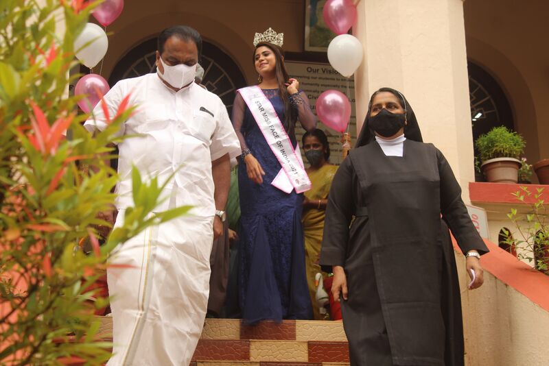 പ്രമാണം:BS21 KTM 33025 06.jpg