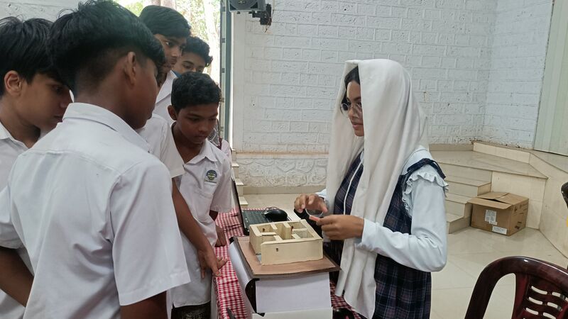 പ്രമാണം:Drcmlp-lk-mik 36.jpg