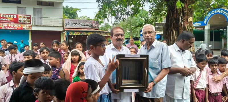 പ്രമാണം:Kavalayil library.jpeg