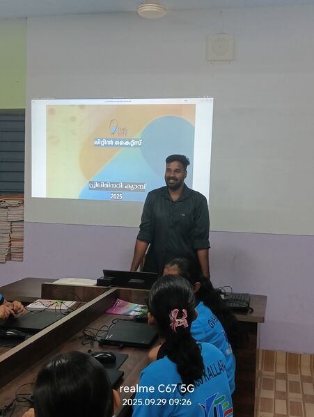 പ്രമാണം:Little kites preliminary camp.jpg