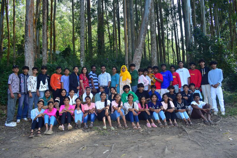 പ്രമാണം:11045 Tour.jpeg