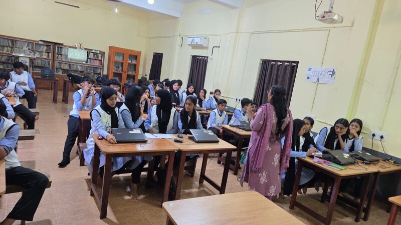 പ്രമാണം:12040 lk prili.camp.jpg