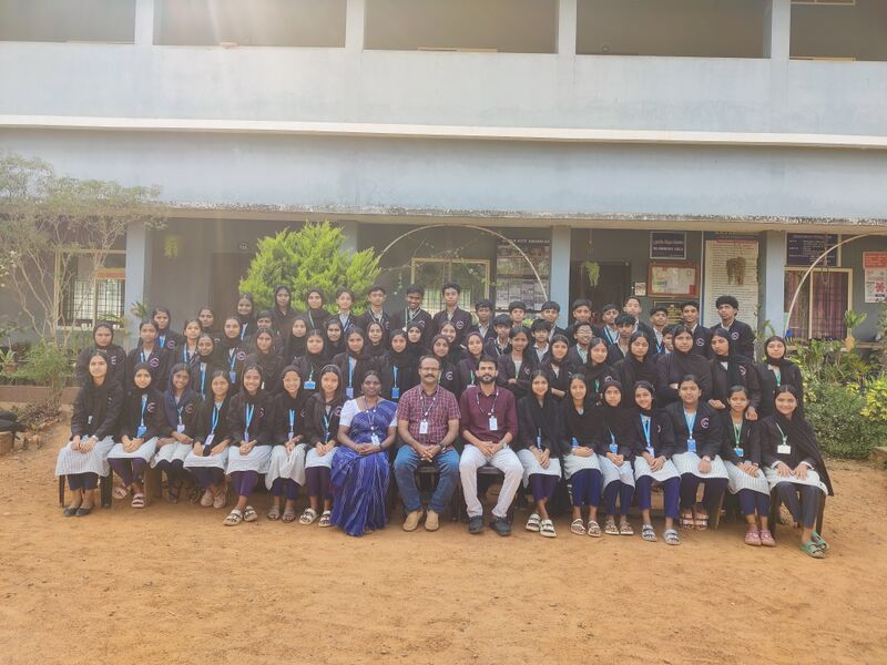 പ്രമാണം:15088 littlekites teamGHSKurumbala.jpg