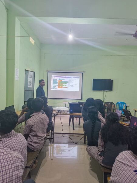 പ്രമാണം:19050-sep15-ghss edappal-3.jpg