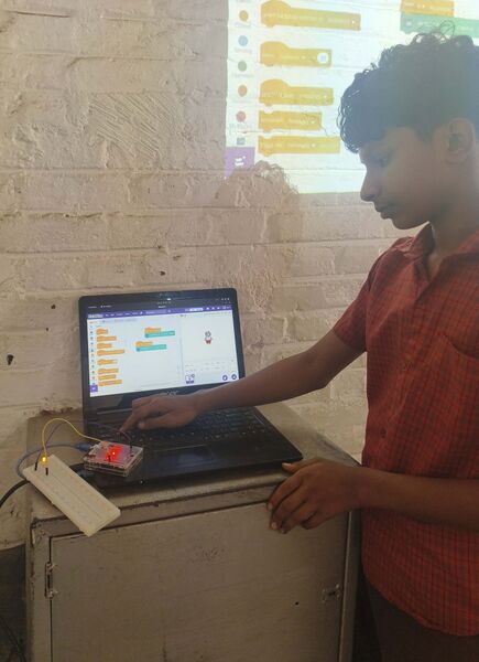 പ്രമാണം:20047-robotics training 1.jpg