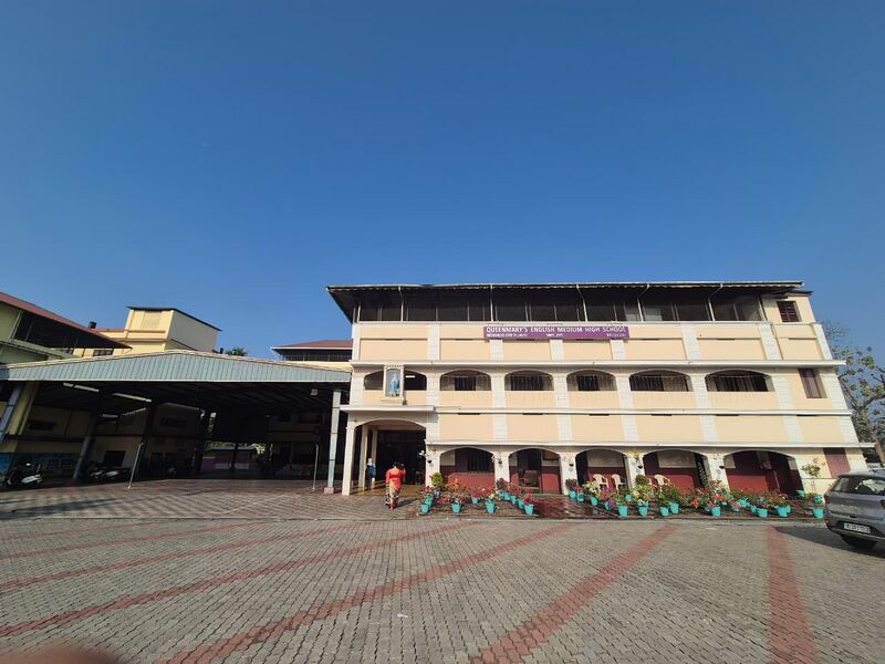 പ്രമാണം:27048 school ppict.jpeg