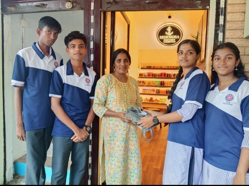 പ്രമാണം:36035 clth3.jpg