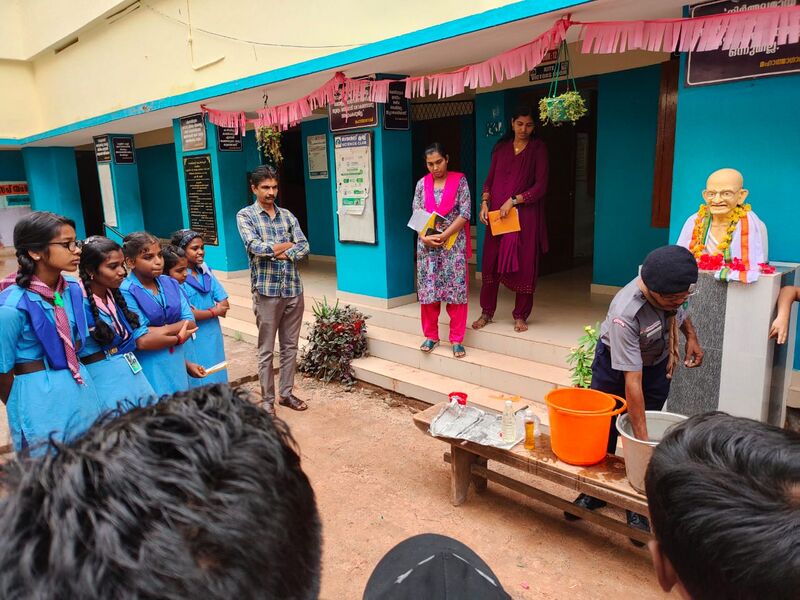 പ്രമാണം:42085 gandi4.jpg