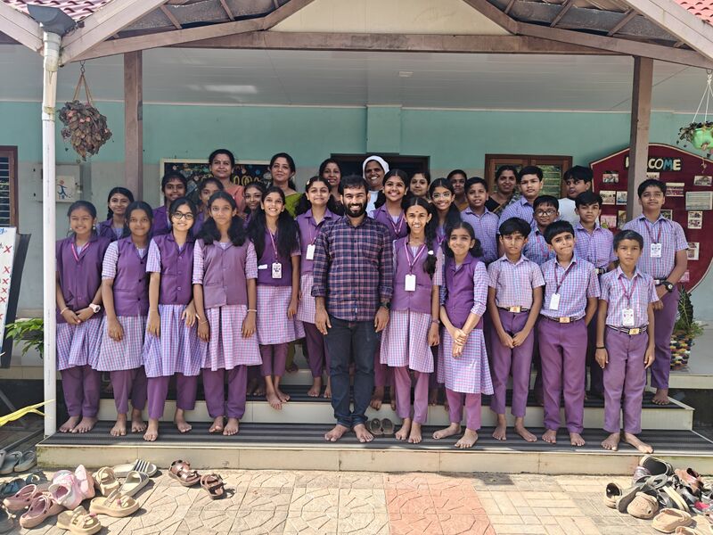 പ്രമാണം:GYRA TEAM.jpg