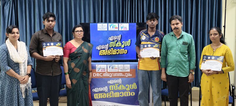 പ്രമാണം:Kite reels award 1.jpg