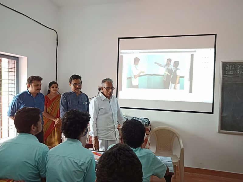 പ്രമാണം:SMART CLASS.jpg