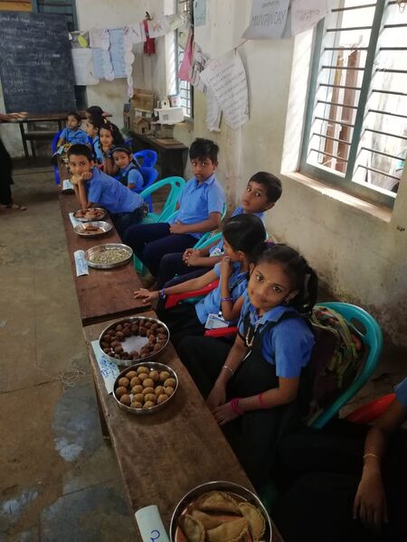 പ്രമാണം:11453snacks 3.jpeg