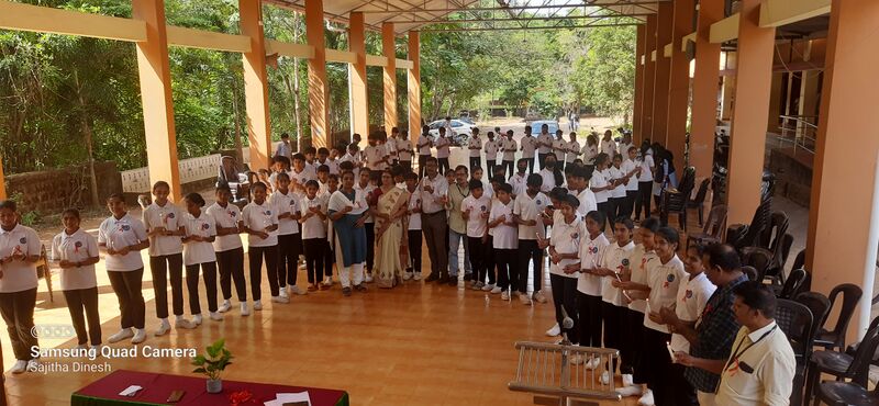 പ്രമാണം:13085 Red Ribbon Model.jpg