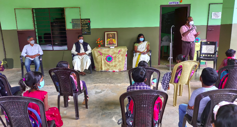 പ്രമാണം:15481 prraveshanolsavam2.png